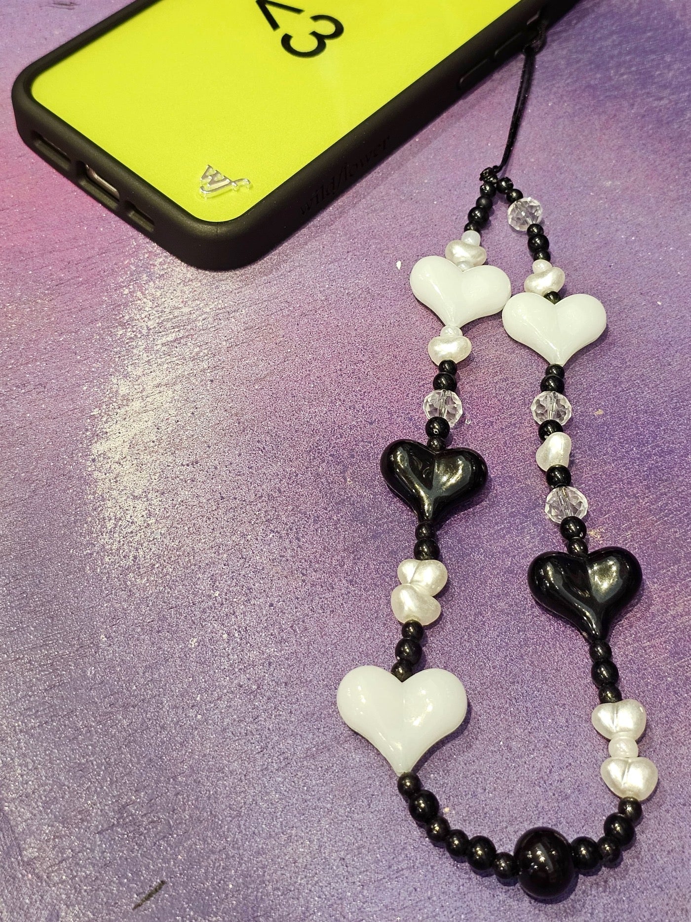 Wristlet Hearts Black White